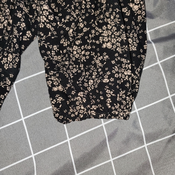AE Floral Blouse - Picture 5 of 5